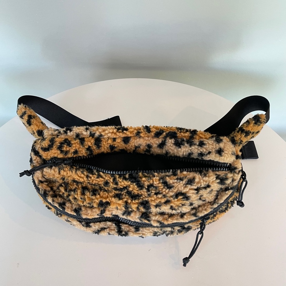 SUPREME Leopard Fleece Waist Bag - Picture 6 of 7
